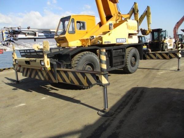 CẦN TRỤC BÁNH LỐP KATO KR25H-IHL